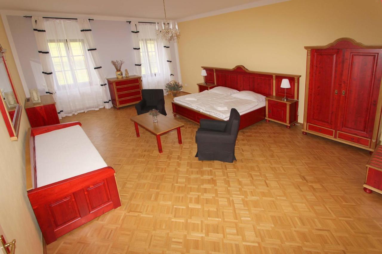 Zamek Liboun Hotel Lounowitz Exterior photo