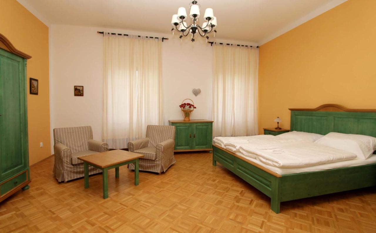 Zamek Liboun Hotel Lounowitz Exterior photo