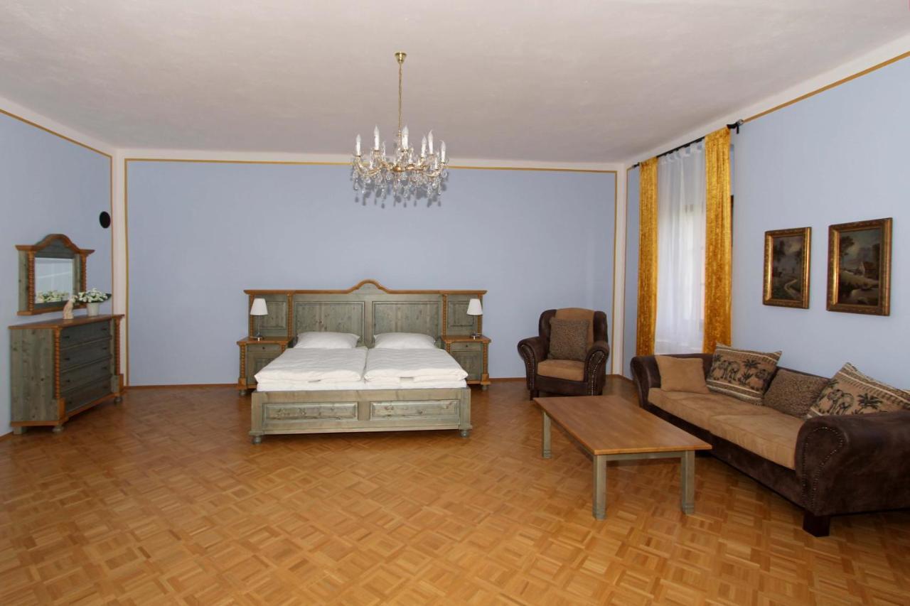 Zamek Liboun Hotel Lounowitz Exterior photo